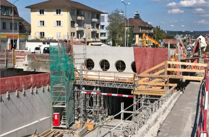 Erneuert wird auch der Schöneichtunnel. Er erhält ein neues Portal «Tierspital». Ebenso werden die Decken und Wände instand gesetzt.