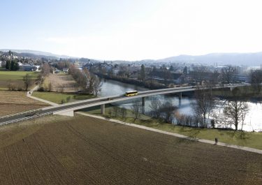 Visualisierung der nördlich des historischen Stadtkerns gelegenen neuen Reussbrücke. Sie verbindet den nördlichen und südlichen Abschnitt der Unfahrung. (Bild: pd)