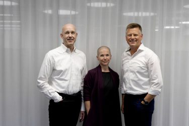 Das Gründer-Team von Hemmi Fayet Architekten AG: Serge Fayet und Petra Hemmi mit ATP-Partner und Geschäftsführer von ATP Zürich Matthias Wehrle.