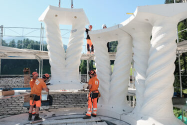 Die Elemente des Weissen Turms werden mit einem an der ETH Zurich entwickelten 3D-Druckverfahren aus Beton hergestellt. (Foto: Admill Kuyler)