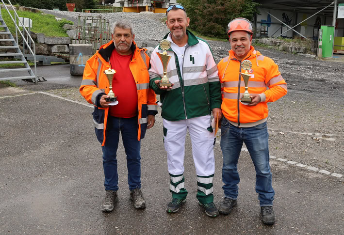 Die Bestplatzierten der Einzelwertung des Kran-Cups (v.l.n.r.): Fernando Da Silva, Frutiger AG (2. Rang), José Luis Vera Codez, Ineichen AG (1. Rang), Filipe Luis Fragueiro, Marti AG Zürich (3. Rang). (Foto: Campus Sursee)