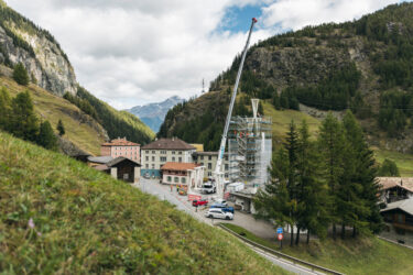 Das vierte Geschoss des Weissen Turms besteht aus acht Segmenten mit je vier sechs Meter hohen Säulen. (Foto: Benjamin Hofer)