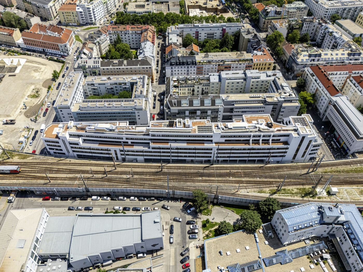 Der sechsgeschossige Neubau "Grand Central" besteht aus zwei Bauteilen mit insgesamt 12000 Quadratmeter Bürofläche. (Foto: ATP)