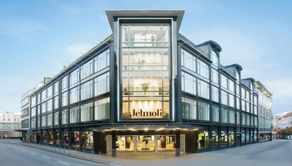 Das Jelmoli-Haus in der nähe der Bahnhofstrasse in Zürich wird ab März 2025 umgenutzt. Rund die Hälfte der vorhandenen Fläche wird wieder als Wahrenhaus genutzt, allerdings von der Manor-Kette. (Foto: Jelmoli)